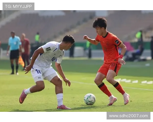 越南队持续提升实力，勇闯亚洲杯八强展现团队精神与竞争力