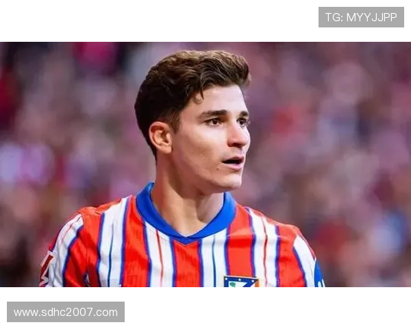 影锋角色解析：阿尔瓦雷斯如何连接中前场