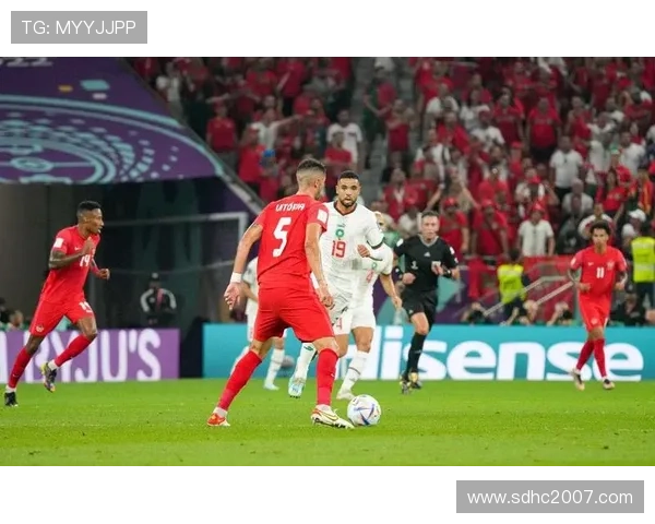 阿什拉夫：边路纵深推进与反击爆点解析