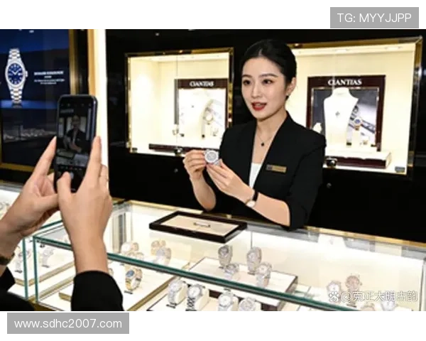 唐佳豪训练完直接去奢侈品店刷卡，柜姐都认得他了