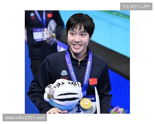 李冰洁比赛后直接换拖鞋，这架势比谁都随性啊，真不像冰上的姑娘了